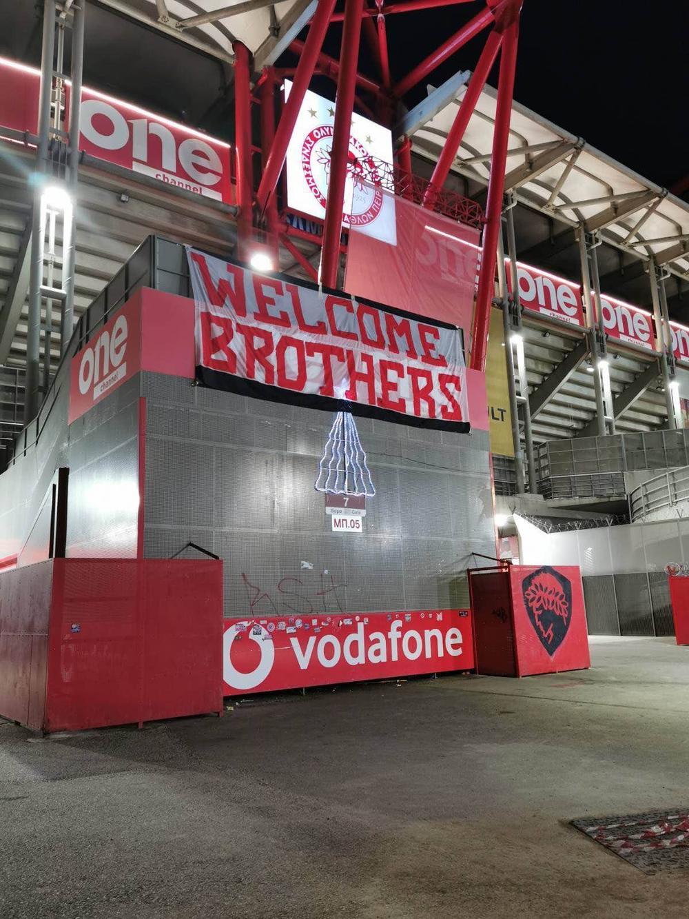 Transparent na stadionu Karaiskakis  