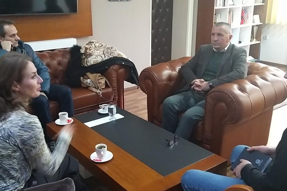 BRANKICA JANKOVIĆ OBIŠLA BAKA RUŽU (92) KOJA ŽIVI U TEŠKIM USLOVIMA I BEZ STRUJE: Njima je najteže