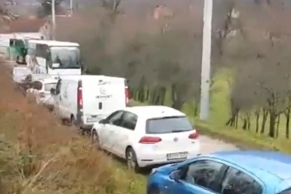 POČELA DEPORTACIJA MIGRANATA IZ KAMPA VUČJAK: Iz jezivih uslova ih autobusima voze na ovo mesto! (VIDEO)