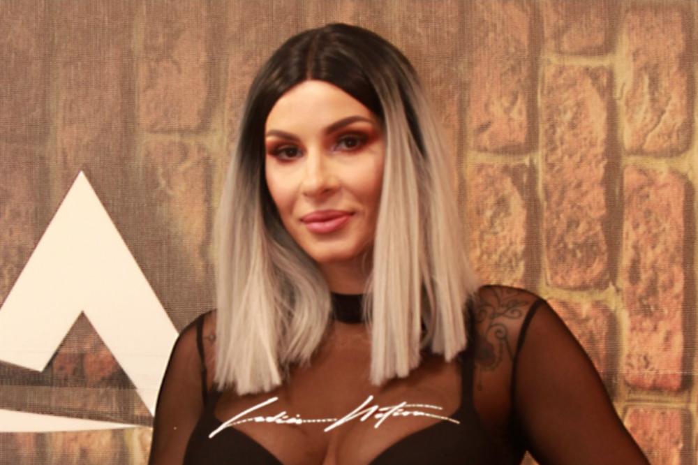 UPADAO MI JE U STAN, PRATIO ME I PRISLUŠKIVAO: Mia Borisavljević DOŽIVELA PAKAO s bivšim!