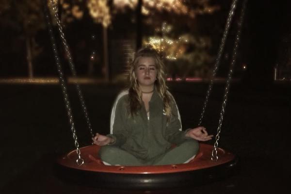 STUDENTKINJA PRONAĐENA MRTVA: Kada su otvorili njen dnevnik, otkrili su ISTINU KOJA IH JE SLEDILA U MESTU!