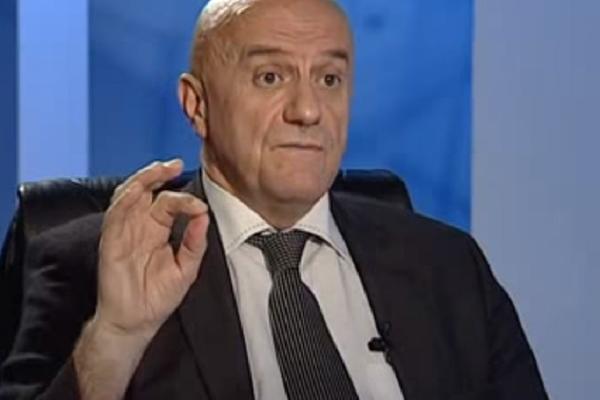 U NIKŠIĆ, DA BRANI OSTROG STIGAO I DAKA! Pucali su na njega u Beogradu, a on se danas moli MOŠTIMA SVETOG VASILIJA