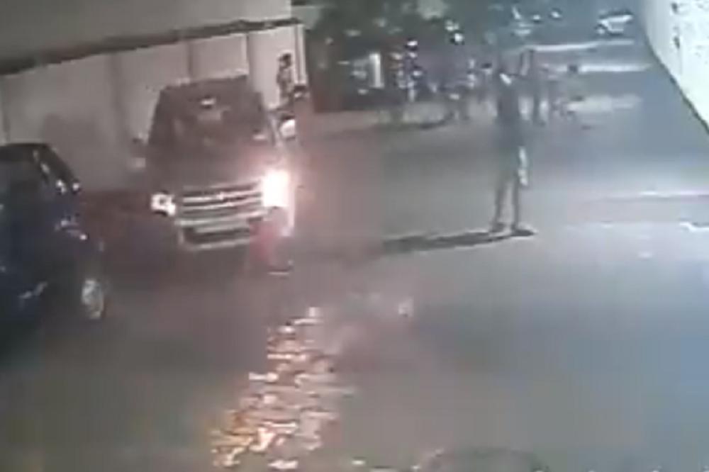 AUTO JE PREGAZIO DETE NASRED ULICE: Zbog onoga što je usledilo, ljudi se pitaju da li je snimak stvaran! (VIDEO)