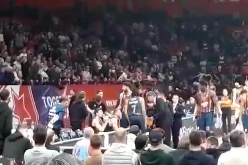 NEMILE SCENE U ARENI! Stauskas provocirao, Delije ga zasule predmetima! Njegov saigrač molio navijače da prestanu!