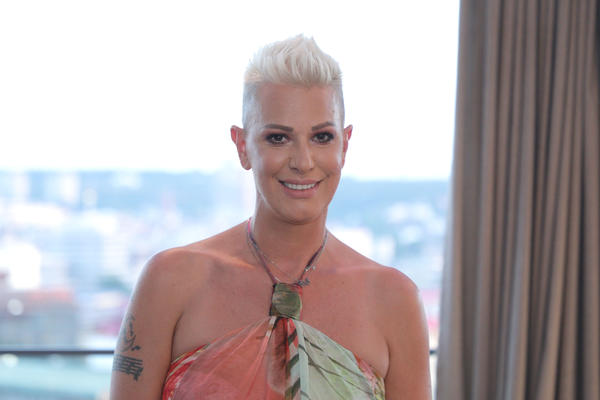 TIJANA DAPČEVIĆ BATALILA PEVANJE? Uzela motku u ruke i bacila se na NOVI POSAO!