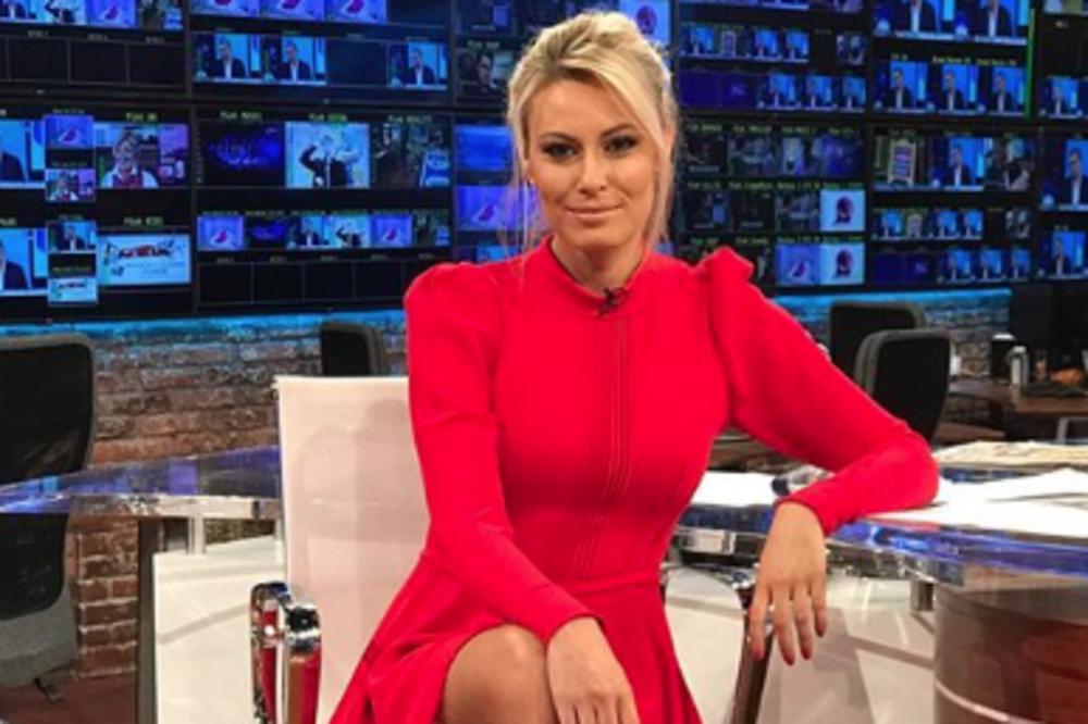 VRELO OD RANE ZORE: Dajana Paunović obukla toliko KRATKU SUKNJU u Jutarnjem programu, da je JEDVA prekrstila noge!