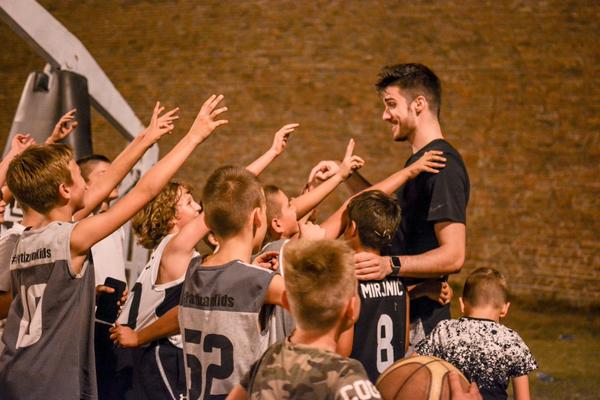 PARTIZAN POZIVA SVE BUDUĆE ŠAMPIONE: Crno-beli organizuju letnji košarkaški kamp!