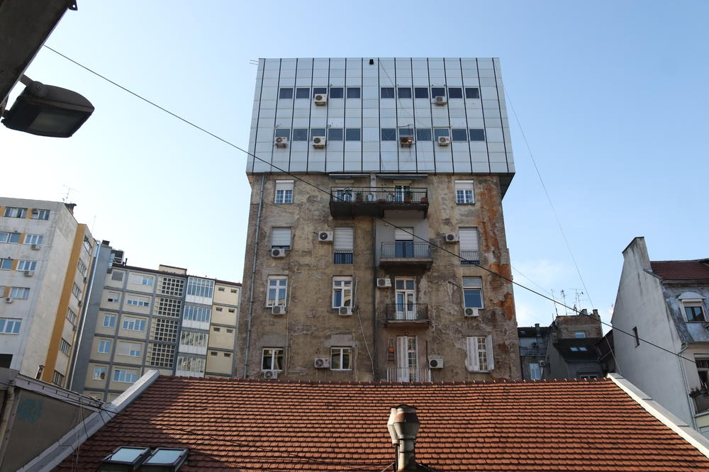 NAJČUDNIJA ZGRADA U SAMOM CENTRU BEOGRADA: Zbog jedne stvari retko ko je i primeti! (FOTO)