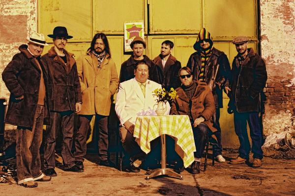 Novi stihovni video spot Neozbiljnih pesimista sa kašikama u glavnim ulogama