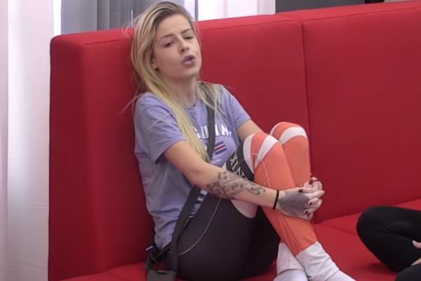 PLJUŠTE POLJUPCI: Bivša zadrugarka pokazala novog dečka! (FOTO)