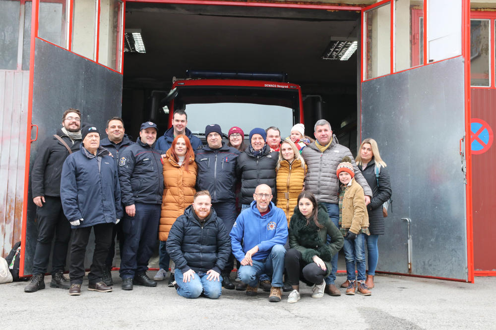 VATROGASCI IZ JUŽNOG VELSA ODUŠEVLJENI SU SRBIJOM: Dirnula me jednostavnost Srba i njihova otvorenost! (VIDEO)