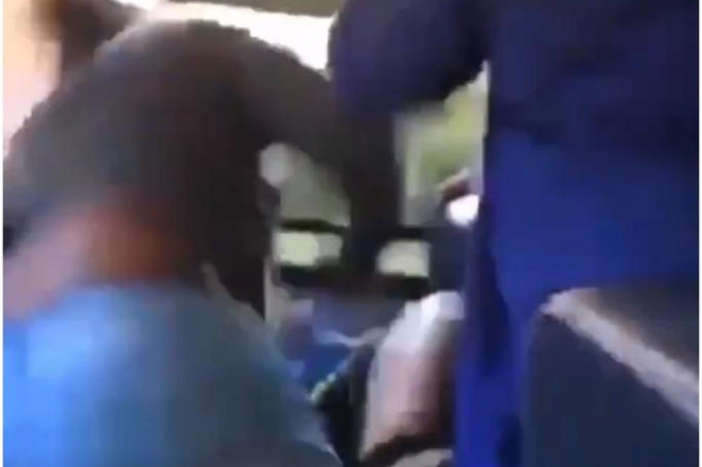 GLEDAJTE NA SOPSTVENU ODGOVORNOST: Dečak je imao odeću sa Trampovim simbolom, a vršnjaci su ga krvnički prebili