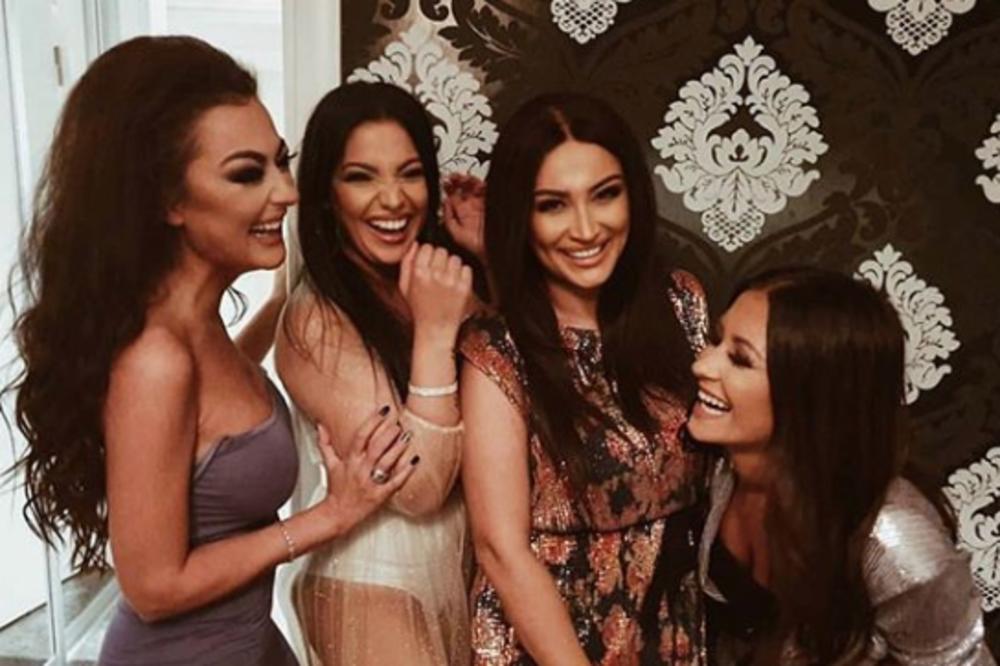 ODREKLI JE SE I OTAC I MAJKA! PEVAČICA ZAVRŠILA SA 14 GODINA STARIJIM: Troje dece, dva braka a sada je IZA REŠETAKA