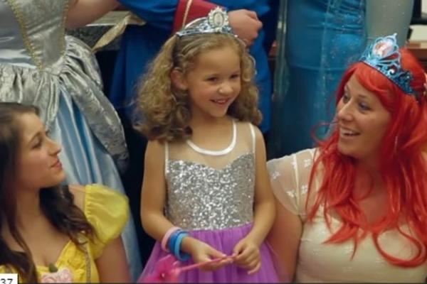 PETOGODIŠNJA DEVOJČICA JE BILA U SUDNICI ZBOG USVAJANJA: Kada je videla ko je ušao na vrata, ONESVESTILA SE! VIDEO