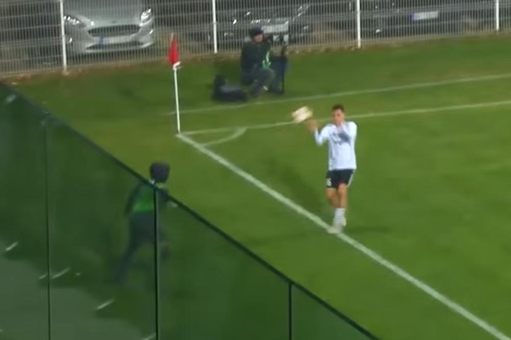 MALI SAKUPLJAČ LOPTI POMOGAO ČUKARIČKOM: Zbog brze reakcije je nagrađen tako da to pamti do kraja života!