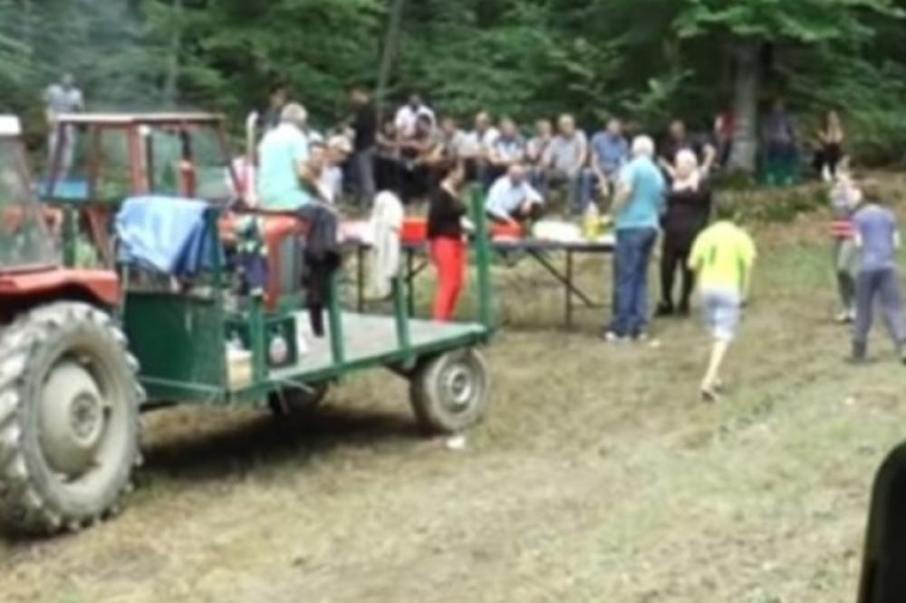 U KUĆI DO NAS ŽIVELA JE JEDNA STARICA... Tata je iskoristio senilnu baku, sad meni i mami u selu rade OVO - PAKAO!