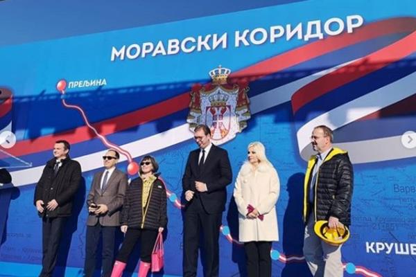 OVAKAV BAGER JE VOZIO DŽONSON PA JE POBEDIO NA IZBORIMA! Vučić prisustvuje gradnji MORAVSKOG KORIDORA!