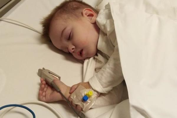 MALI STEFAN BOLUJE OD TUBERSKLEROZE MOZGA: Njemu je potrebna naša POMOĆ!