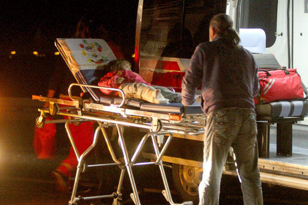 JEZIVA SAOBRAĆAJNA NESREĆA! Sinoć poginulo ČETVORO MLADIH ljudi! Zakucali se u KUĆU u PUNOJ BRZINI!