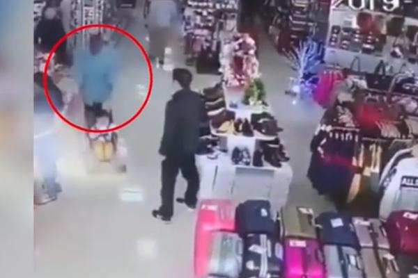 POKUŠALA DA OTME BEBU U PRODAVNICI! Žena je zamalo uspela, ali je srećom uhvaćena u poslednjem trenutku (VIDEO)