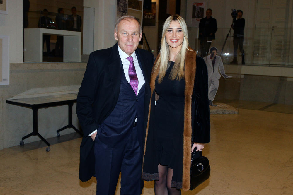 OBJAVLJENA FOTKA DRAGANE DŽAJIĆ NA JAHTI: Na sebi NEMA ODEĆU samo kupaći, vidi se svaka OBLINA KAO TEMPIRANA BOMBA