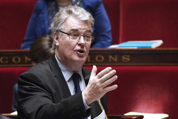 12 DANA OGROMNOG ŠTRAJKA RADNIKA URODILI PLODOM: Komesar za penzije u Francuskoj PODNEO OSTAVKU!