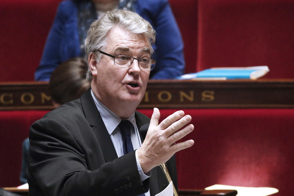 12 DANA OGROMNOG ŠTRAJKA RADNIKA URODILI PLODOM: Komesar za penzije u Francuskoj PODNEO OSTAVKU!