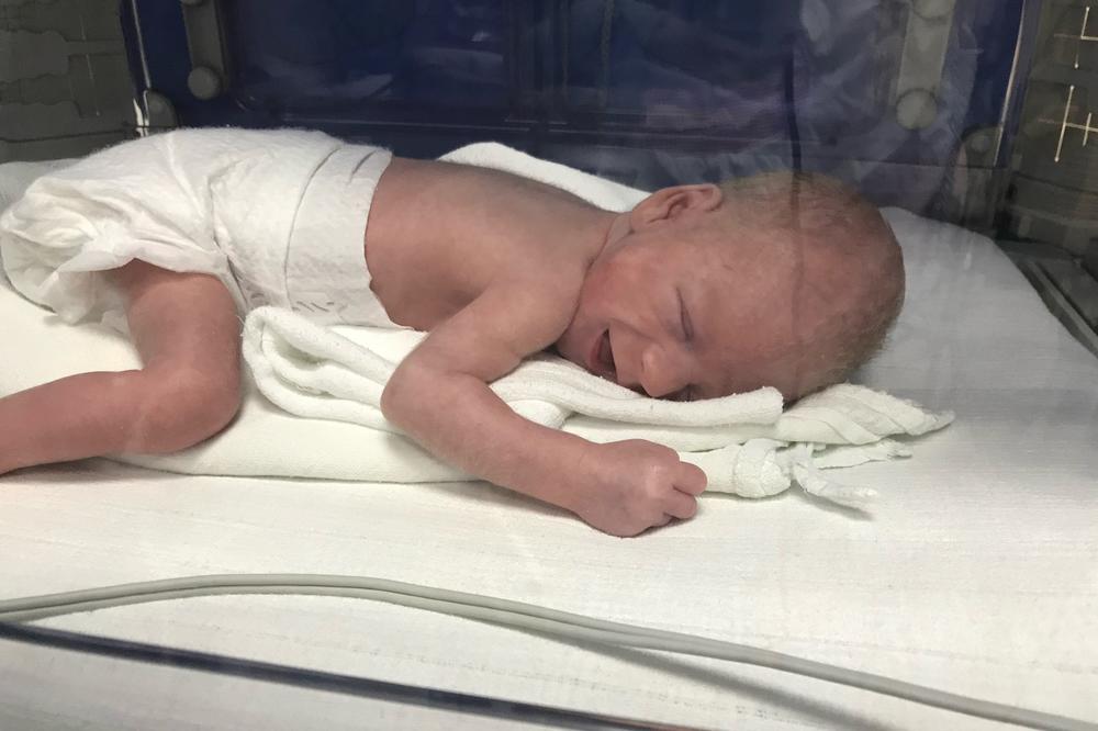 MALI VUKAŠIN JE PREVREMENO ROĐENA BEBA: Bio je težak 1 KG kad se rodio, mama je krvarila, I DOŠLA KUĆI BEZ BEBE