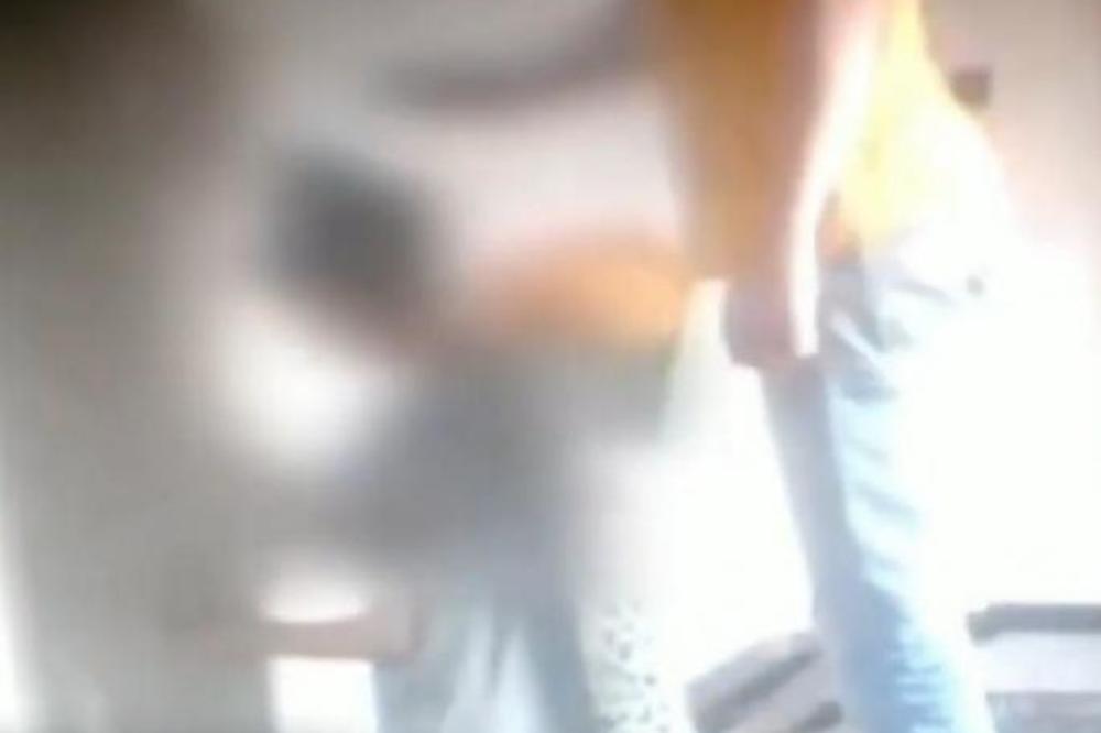 DEČKO NJEGOVE MAJKE MALOG RUSA TERAO SATIMA DA KLEČI NA KUKURUZU: Njegove rane posle toga malo ko sme da pogleda