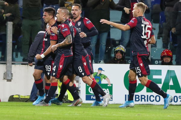 DOK CEO SVET SEDI KUĆI, ONI SE GLUPIRAJU: Kaljari počinje sa treninzima u jeku koronavirusa!