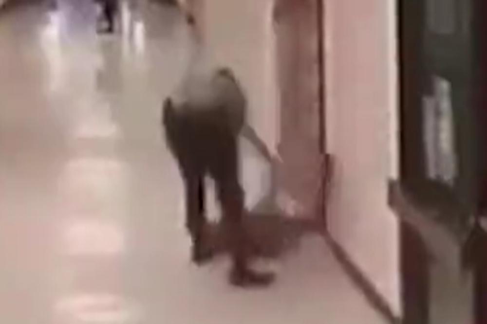 JEZIV snimak iz OSNOVNE ŠKOLE! Zamenik direktora BACIO DETE NA PATOS IZ SVE SNAGE! (VIDEO)