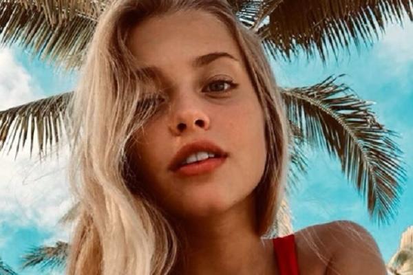 KAKO UOPŠTE STIŽE DA SE BAVI FUDBALOM PORED NJE? On je najbolji mladi igrač sveta - a ona bomba od koje staje dah!