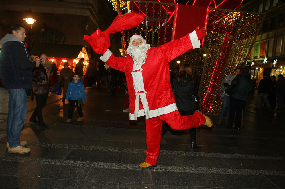 U SRBIJI NIKO VIŠE NE PIŠE PISMA I ČESTITKE DEDA MRAZU: Umesto toga, sad mu šalju OVE STVARI