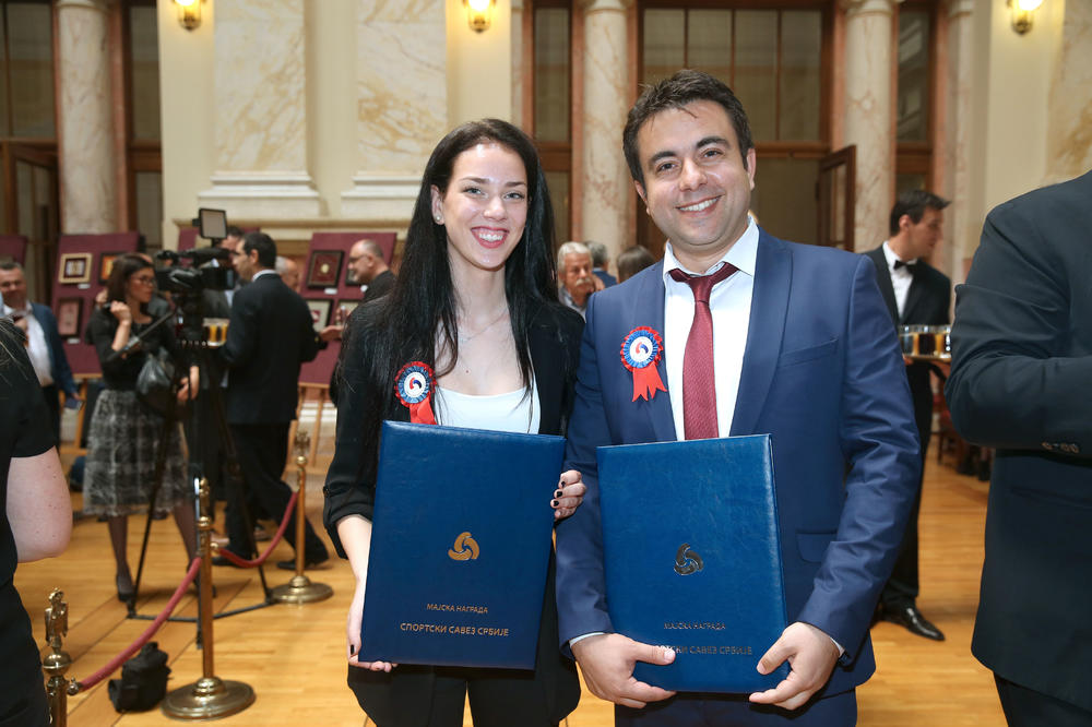 PROGLAŠENI NAJBOLJI U BEOGRADU: Tijana Bogdanović i urednik Kurira osvojili prestižne nagrade!