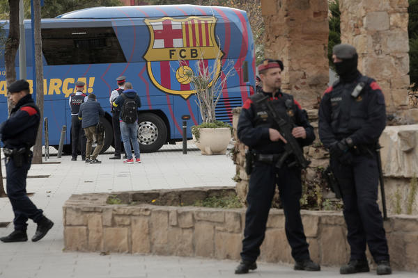 U ZATVOR ZBOG BARSELONE: Navijača koji je uleteo na teren iako se meč igrao bez publike, čeka žestoka kazna!