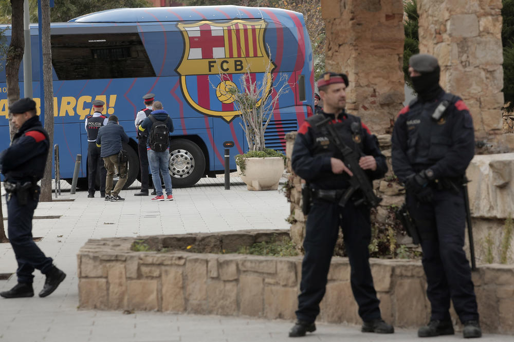 U ZATVOR ZBOG BARSELONE: Navijača koji je uleteo na teren iako se meč igrao bez publike, čeka žestoka kazna!