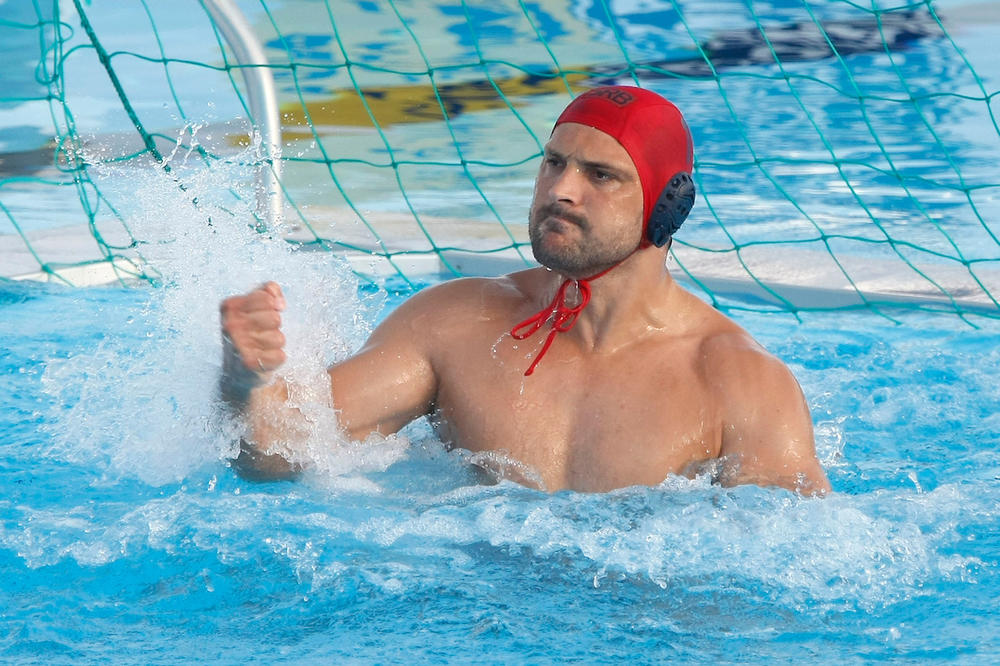 ŠEFIKOVI PROBLEMI DOK JE BRANIO ZA ZVEZDU: Sin mi došao na meč sav u crno-belom i skandirao: "TATA POJMA NEMA"!