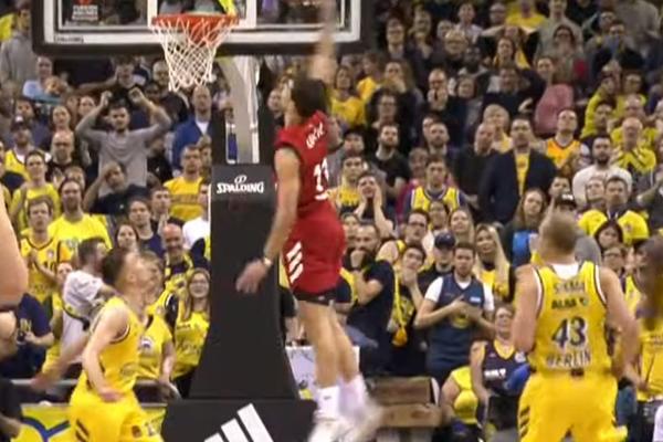 OLIMPIJAKOS OTEO POBEDU HIMKIJU: Rusi ispustili +9 za 50 sekundi! Lučić gurao Bajern kroz ludi nemački derbi!