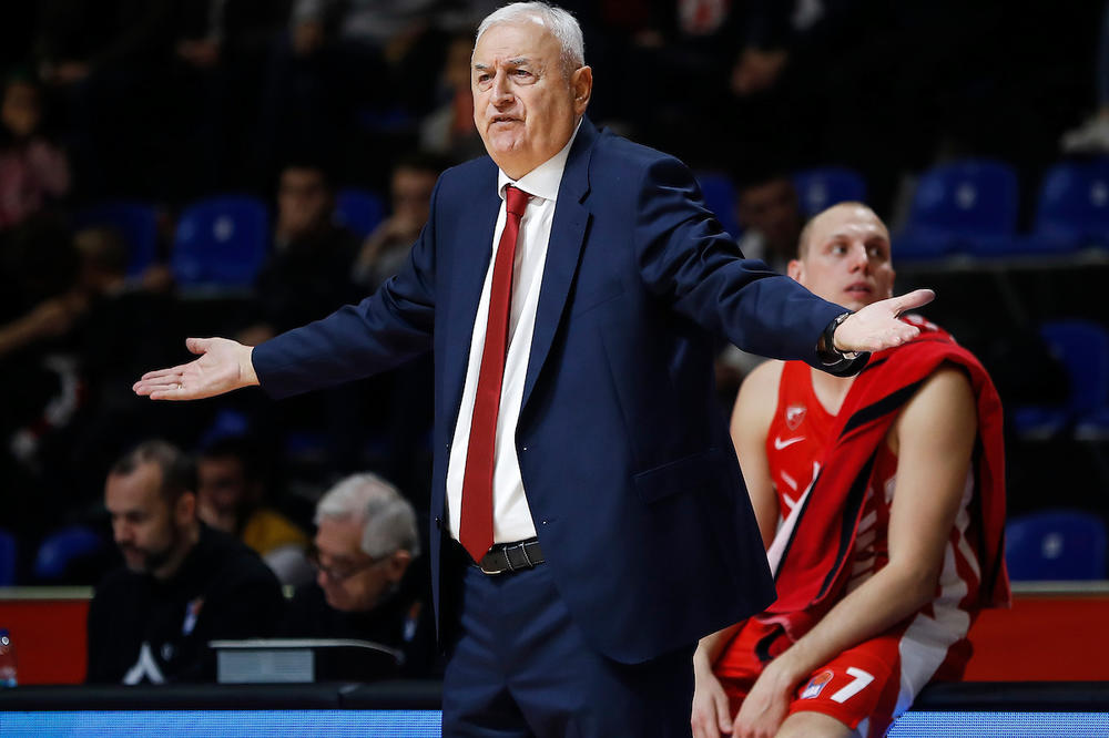 PUČE STOTKA U HALI SPORTOVA: Zvezda razmontirala Megu!