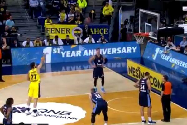 LOVERNJ SE OBRUKAO KAO NIKAD: Bio najbolji igrač Fenera, a ovo mu se desilo! Dokaz u kakvoj je agoniji turski klub!