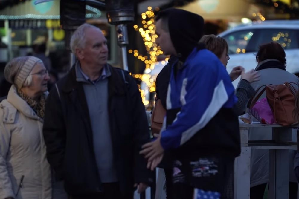 ON SE OBUKAO KAO PROSJAK, ONA KAO BOGATAŠICA: Šta mislite, kome su ljudi pre davali novac? (VIDEO)
