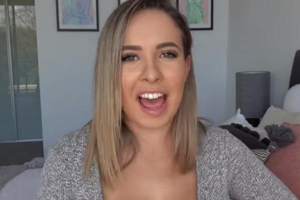 ZAHVALJUJUĆI BUJNOM DEKOLTEU ZARAĐUJE 5.000 EVRA NEDELJNO: Ovu lepoticu nije sramota ČUDNOG POSLA (FOTO)