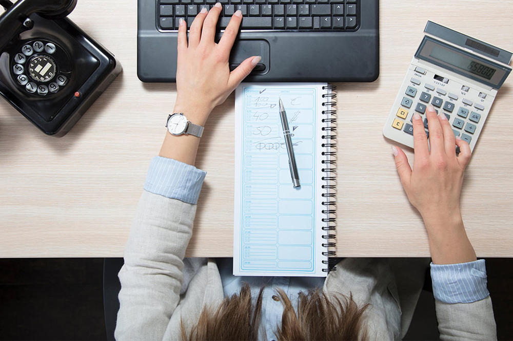 BLAGAJNICA BANKE KOJA JE UKRALA KLIJENTIMA MILIONE SE NAGODILA: Sve je radila zbog dece, a evo šta se desilo...