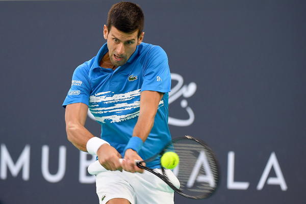 OVAKO NOVAK ĐOKOVIĆ IZGLEDA BEZ MAJICE: Ogromne vrućine u Australiji naterale srpskog tenisera da se skine!