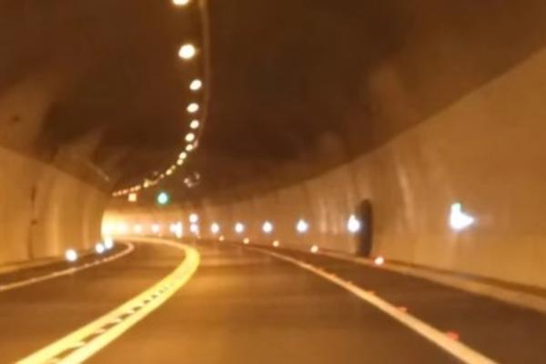 VAŽNO OBAVEŠTENJE ZA VOZAČE: U tunelu Manajle stao kamion zbog kvara