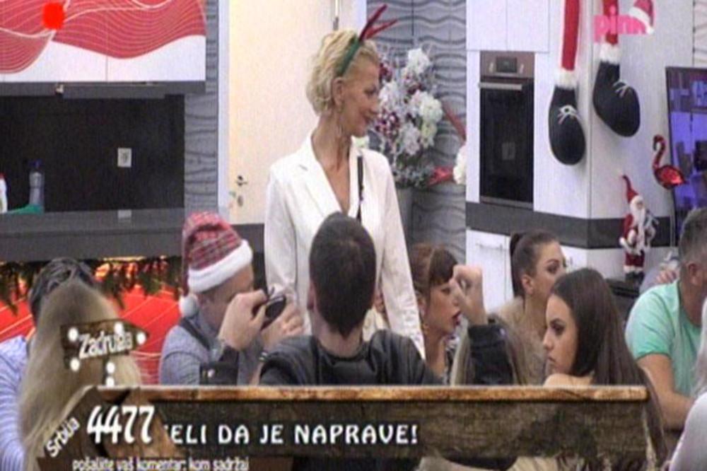 JEDNA OD NJIH DVE LETI NAPOLJE: Ko napušta velelepno imanje?