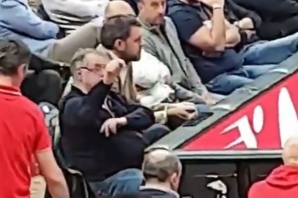 REAKCIJA NEBOJŠE ČOVIĆA NA TRANSPARENT 'TATA, KUPI MI KLUB': Isplivao snimak sa utakmice!