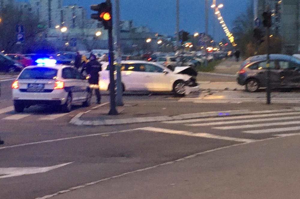 TEŠKA NESREĆA NA NOVOM BEOGRADU! Dve ženske osobe hitno PREBAČENE u BOLNICU (FOTO)