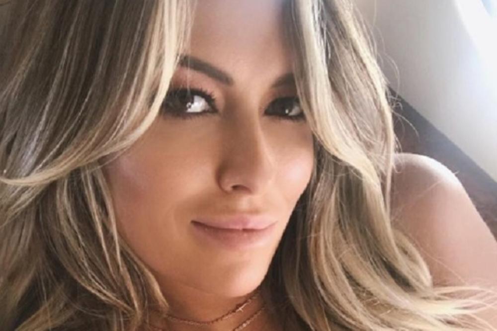 ĆERKA SPORTSKE LEGENDE POTPUNO GOLA U KADI: Dobro obratite pažnju - šta li će joj reći otac i muž?