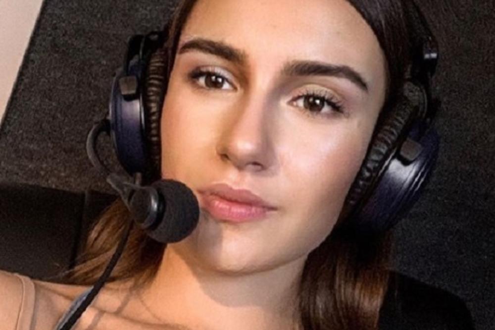 ANA, ZAŠTO NAM OVO RADIŠ? Ruskinja se bavi karlingom, a izgledom bi mogla da otopi i severni pol!